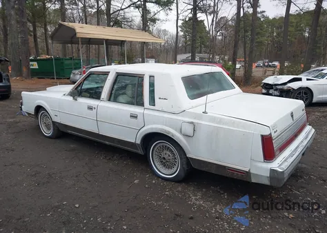 1989 Lincoln Town Car Signature from USA, damaged, VIN 1LNBM82F1KY625553